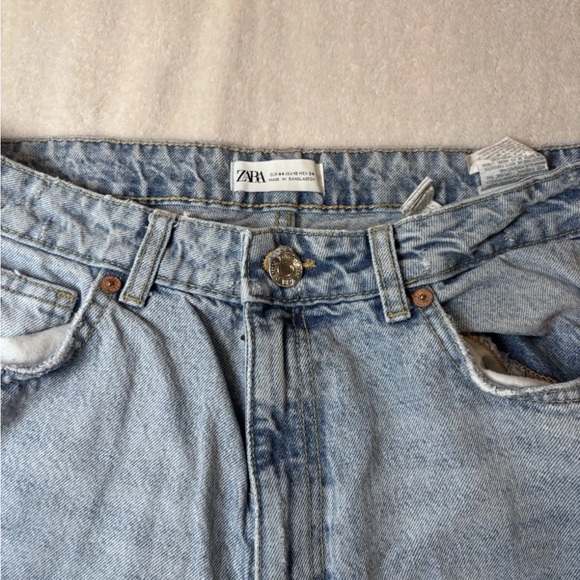 Zara Women's Relaxed Distressed Blue Jeans - Picture 2 of 7